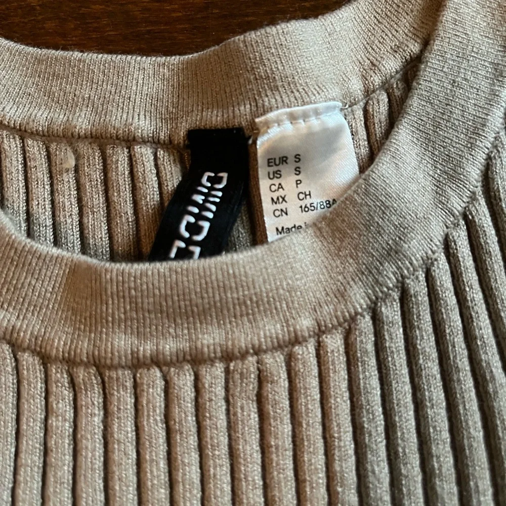 H&M Crop Top - Picture 2 of 2